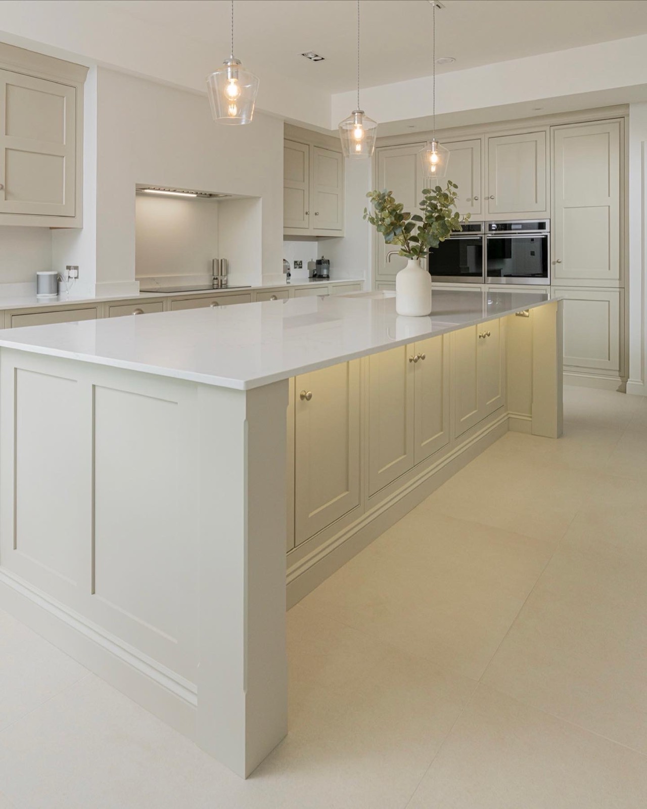 Long cream shaker island with lighting under the worktop